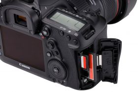 Camera foto Canon EOS-5D IV, body, DSLR, 30Mpx, sensor full frame CMOS (36 x 24 mm),rezolutie 6720 x 4480, JPEG (Exif v.2.3), Raw (Canon CRW, 14-bit), video 4K ,autofocus, manual focus,AF 61 puncte High-Density Reticular II, LCD 3.2″ touchscreen TFT LCD